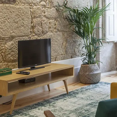 Old Stone Flats By Host Wise Daire Porto